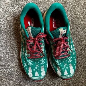 Brooks Revel 3 - Ugly Sweater - Holiday Size 8 women’s